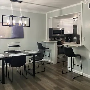Hhi Homes- Newly Renovated Cozy Modern Pet-friendly Villa-ideal Location Hilton Head Island